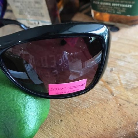 BETSEY JOHNSON Raven Black UV Sunglasses 37 main image 5